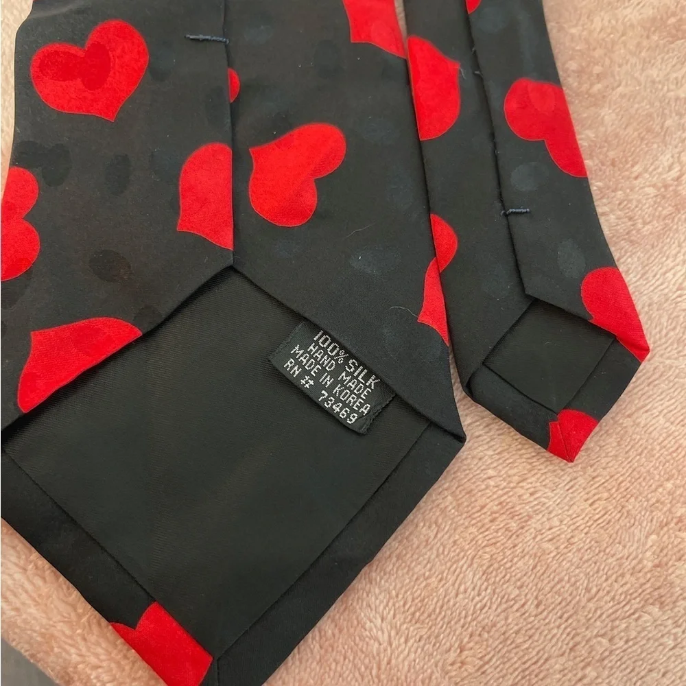 Addiction Tie with Red Heart Pattern on Black